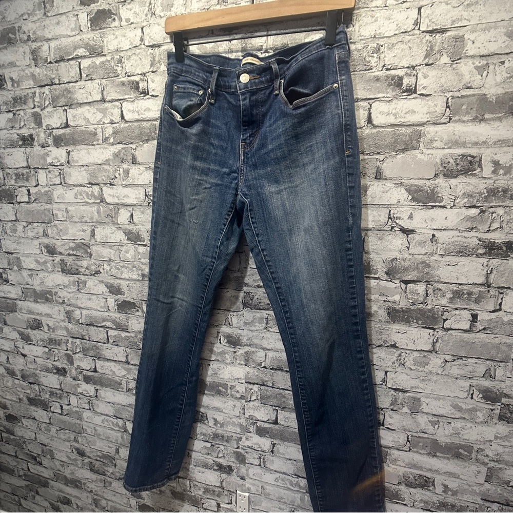 EUC Levi's Women's 505 Straight Leg Blue Jeans size 2 - Picture 2 of 16